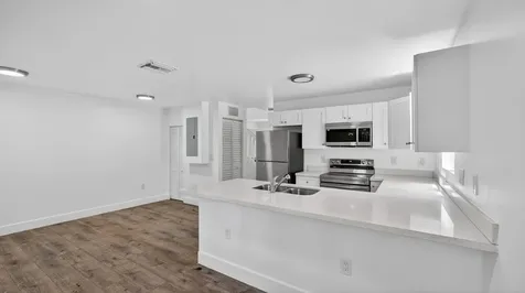 2902 NW 44th Street Miami FL 33142