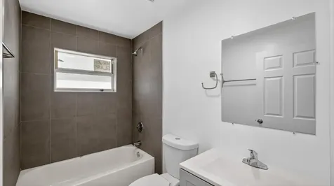 2902 NW 44th Street Miami FL 33142