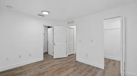 2902 NW 44th Street Miami FL 33142