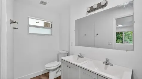 2902 NW 44th Street Miami FL 33142