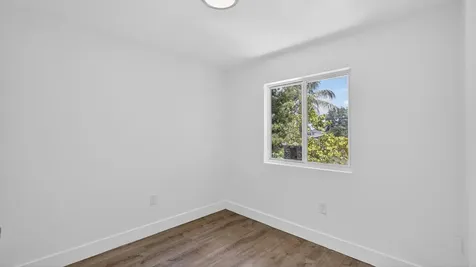 2902 NW 44th Street Miami FL 33142