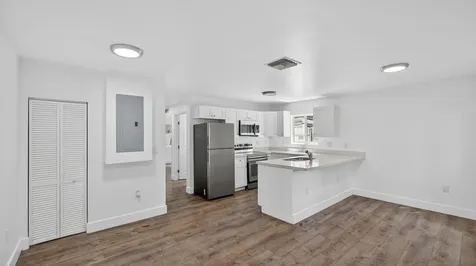 2902 NW 44th Street Miami FL 33142