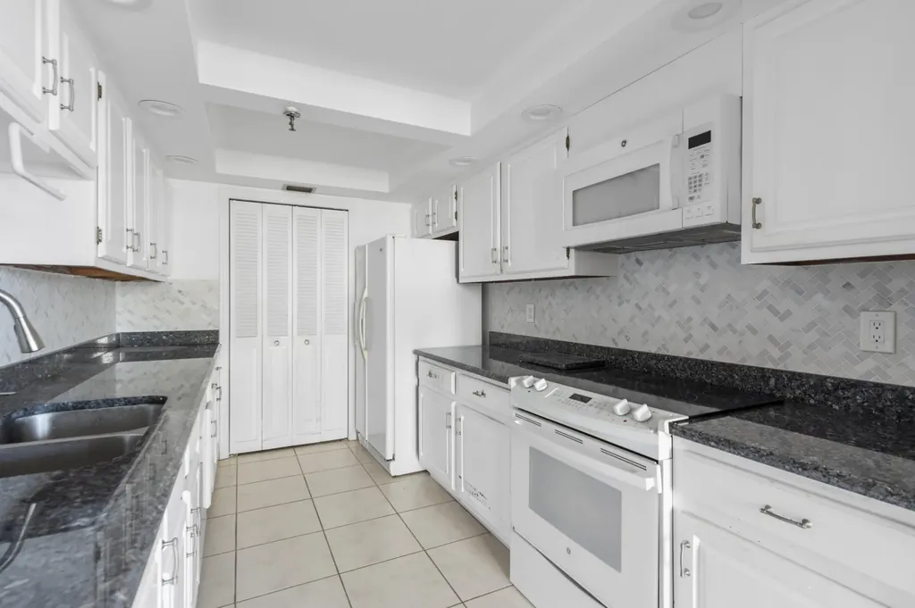 859 Jeffery Street Boca Raton FL 33487