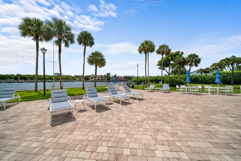 859 Jeffery Street Boca Raton FL 33487