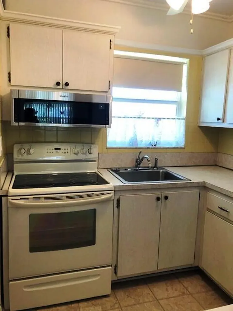 1115 Lake Terrace Boynton Beach FL 33426