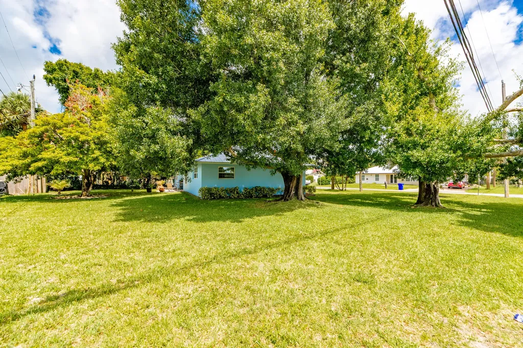 1425 20th Avenue Vero Beach FL 32960