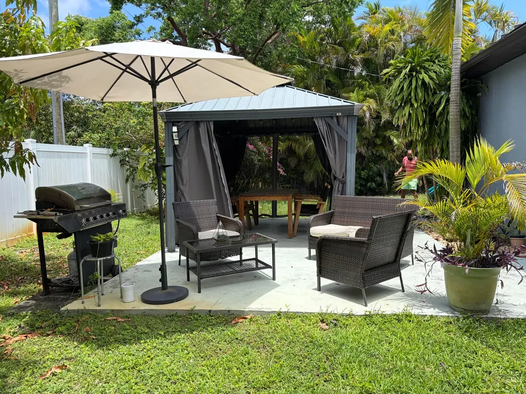 2615 Roosevelt Street Hollywood FL 33020