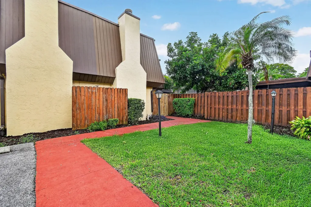 3502 Gardens E Drive Palm Beach Gardens FL 33410