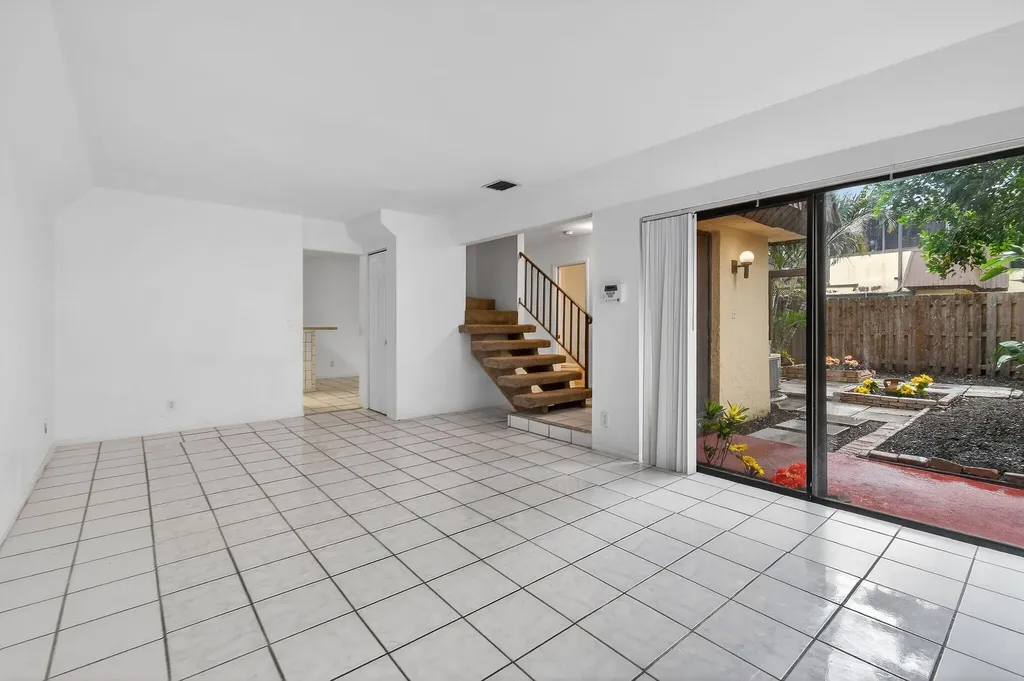 3502 Gardens E Drive Palm Beach Gardens FL 33410
