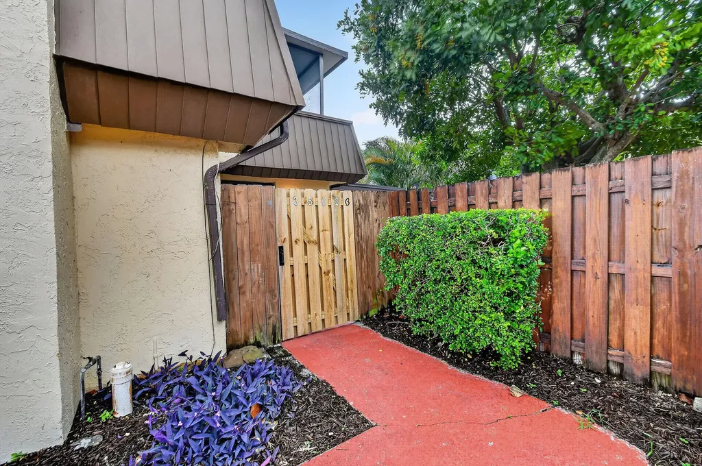 3502 Gardens E Drive Palm Beach Gardens FL 33410
