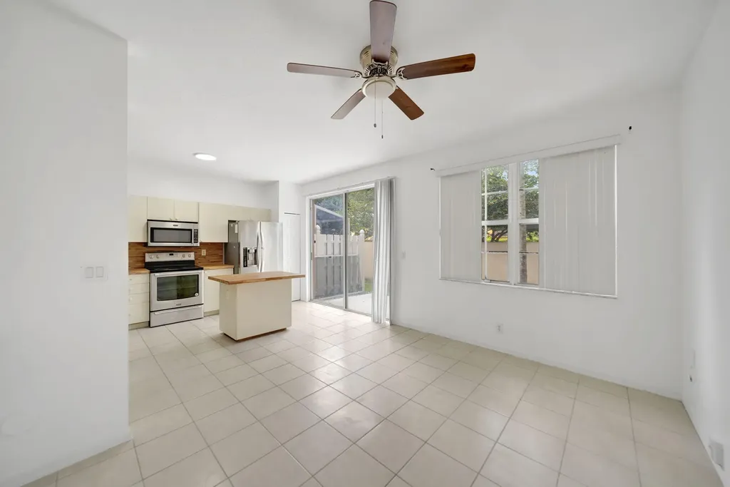 3970 NW 90th Way Sunrise FL 33351