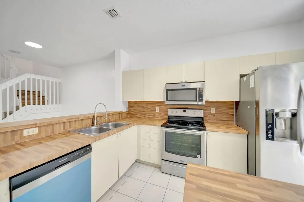 3970 NW 90th Way Sunrise FL 33351