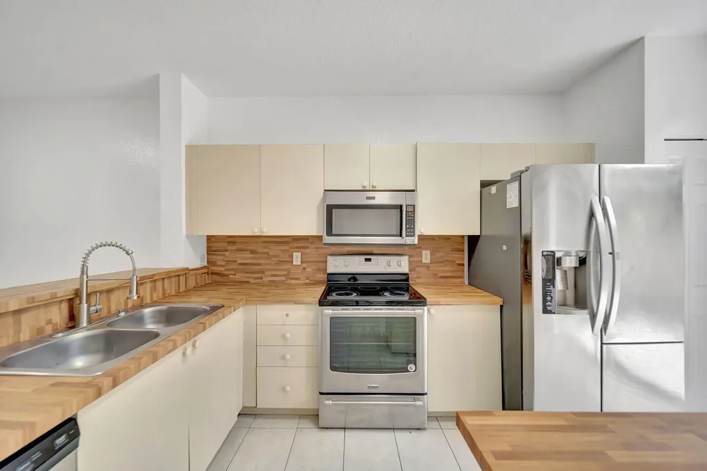 3970 NW 90th Way Sunrise FL 33351