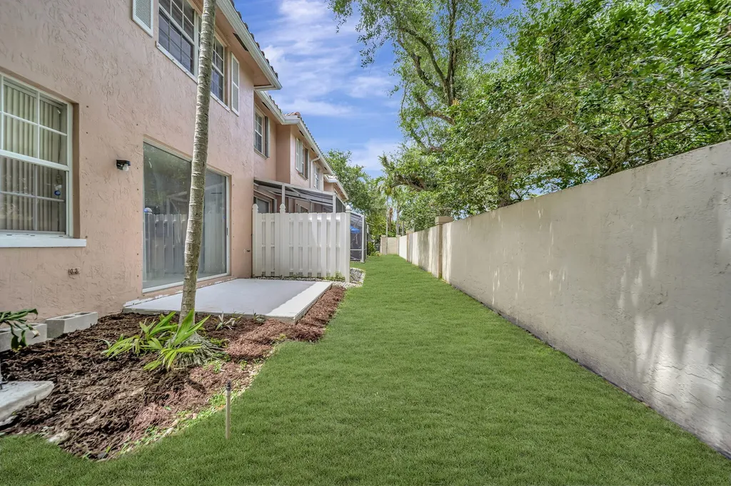 3970 NW 90th Way Sunrise FL 33351