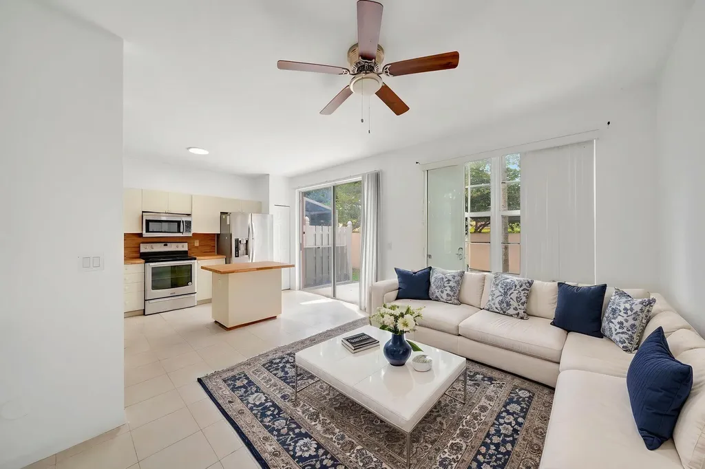 3970 NW 90th Way Sunrise FL 33351