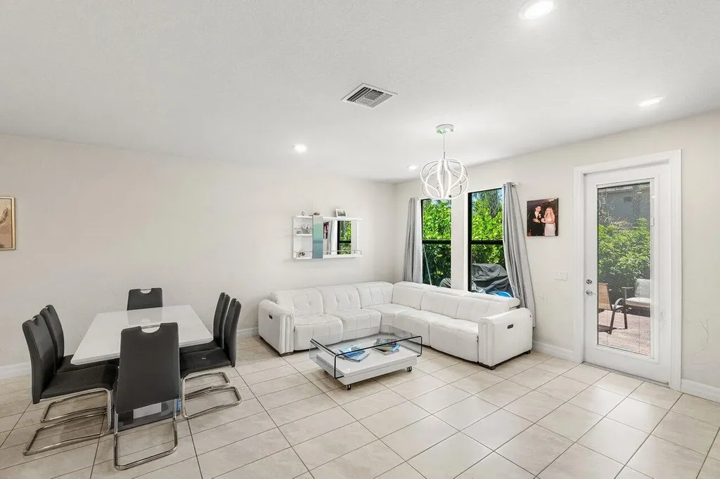 4824 Chantilly Road Lake Worth FL 33467