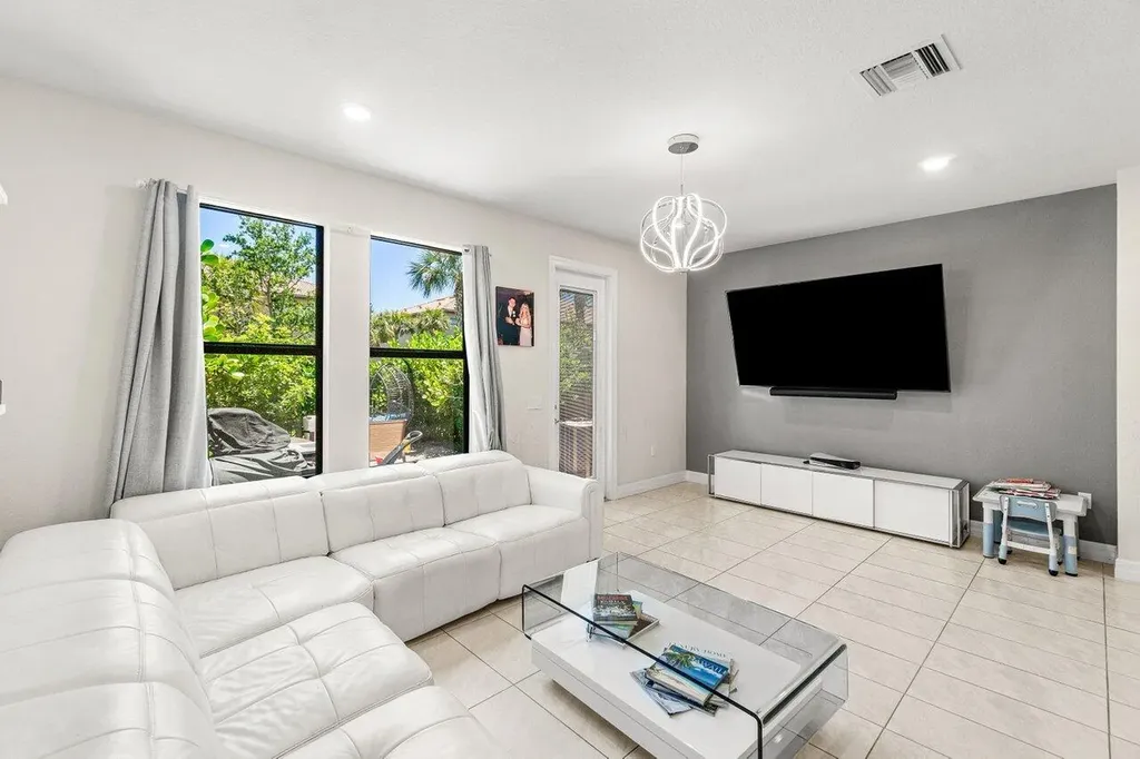 4824 Chantilly Road Lake Worth FL 33467