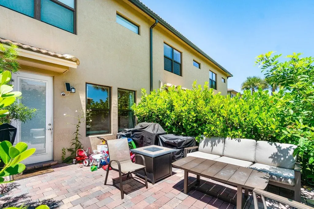 4824 Chantilly Road Lake Worth FL 33467