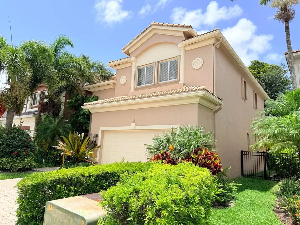 17 Country Lake Circle Boynton Beach FL 33436