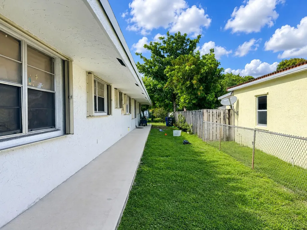 2419-2421 Johnson Street Hollywood FL 33020