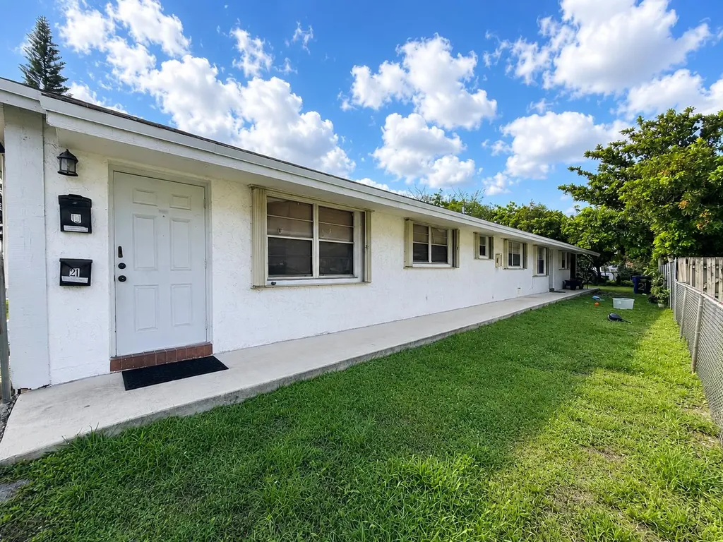 2419-2421 Johnson Street Hollywood FL 33020