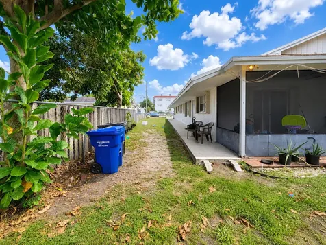 2419-2421 Johnson Street Hollywood FL 33020