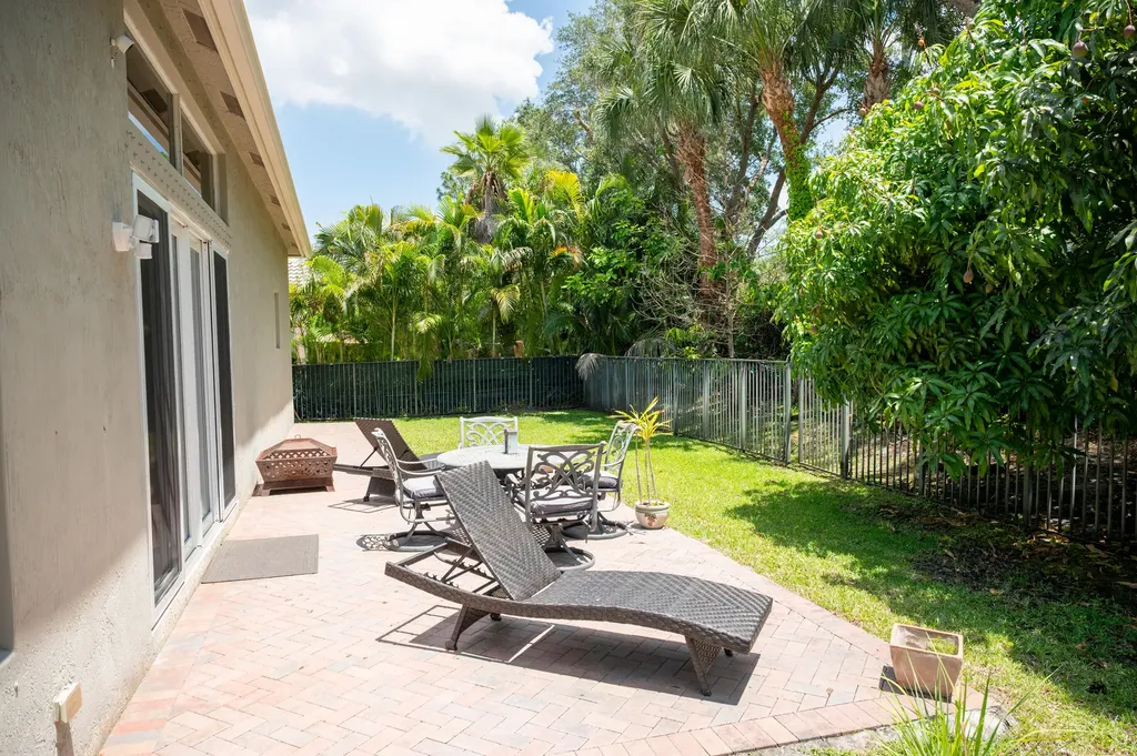 10122 Oak Meadow Lane Lake Worth FL 33449