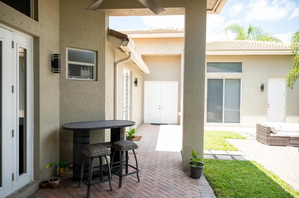 10122 Oak Meadow Lane Lake Worth FL 33449