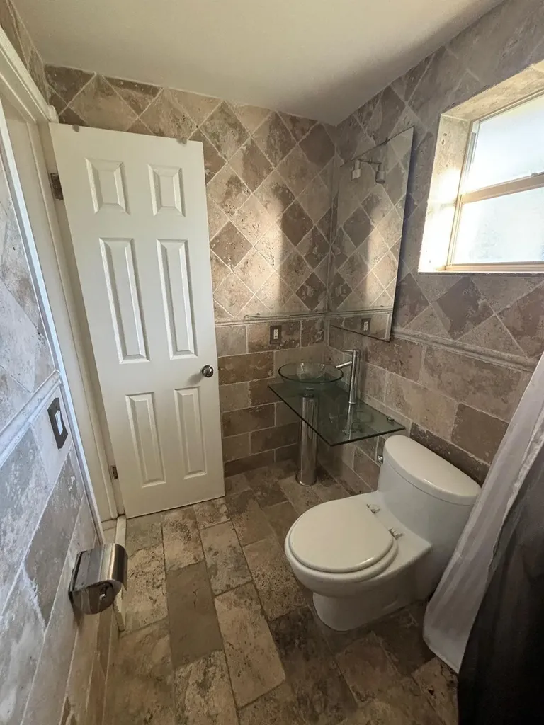 1301 N 12th Court Hollywood FL 33019