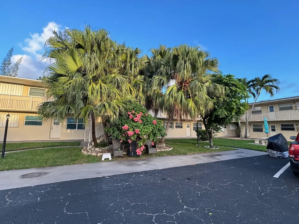 1301 N 12th Court Hollywood FL 33019