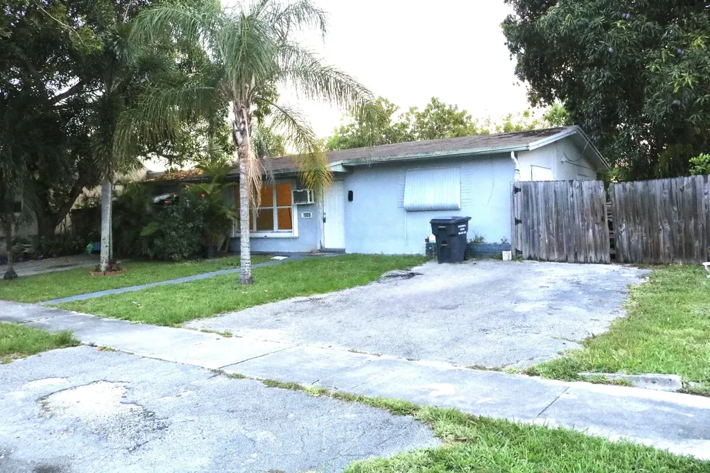 1920 N 65th Way Hollywood FL 33024