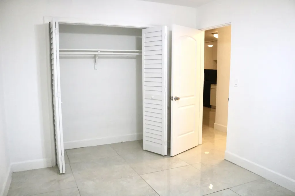 1920 N 65th Way Hollywood FL 33024