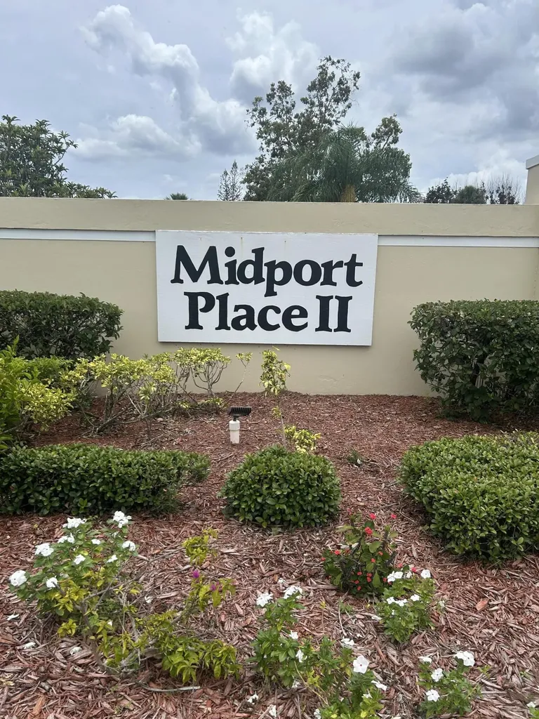 1537 SE Royal Green Circle SE Port St Lucie FL 34952