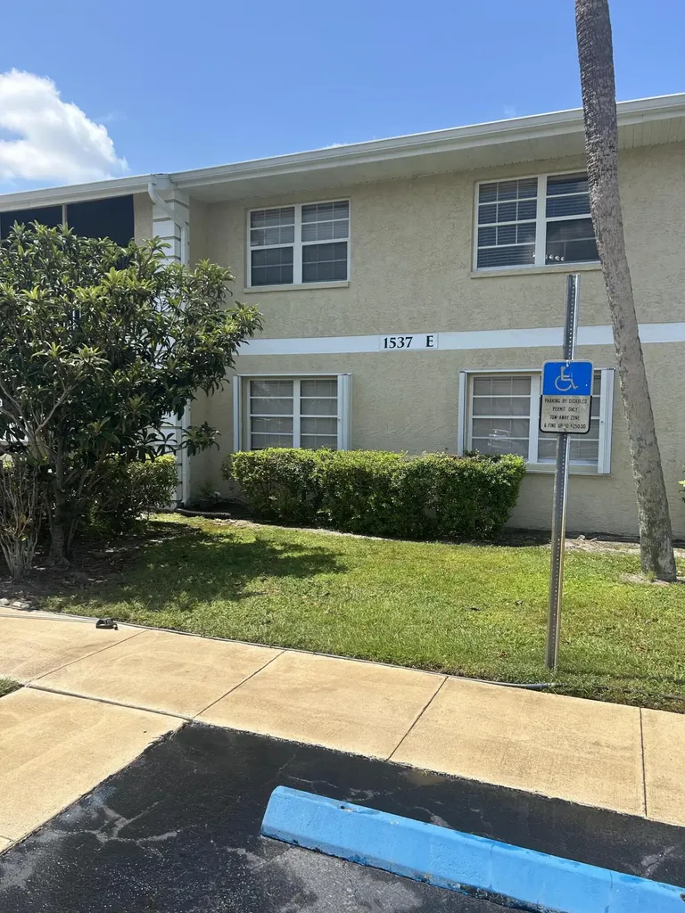 1537 SE Royal Green Circle SE Port St Lucie FL 34952