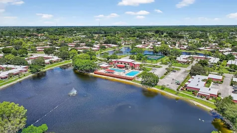 448 Franconia Circle Lake Worth FL 33467