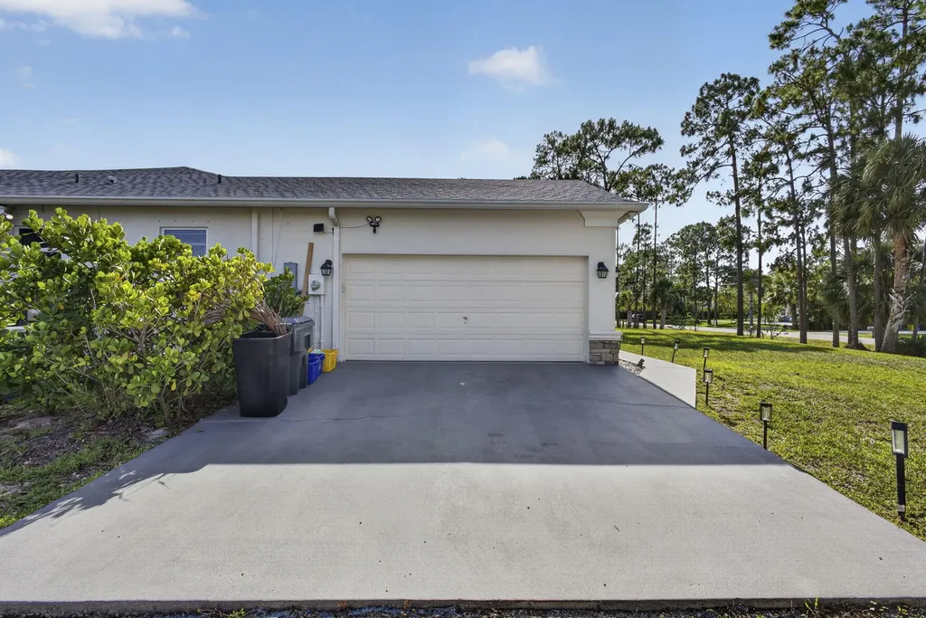 17070 N 90th Street N The Acreage FL 33470