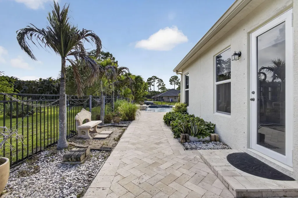 17070 N 90th Street N The Acreage FL 33470