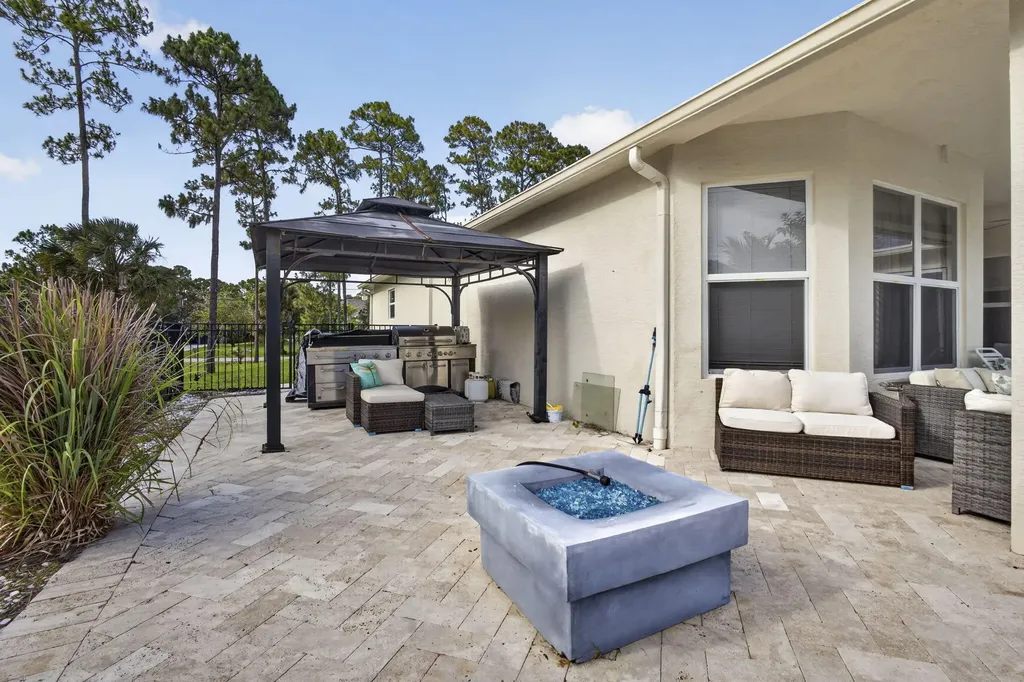 17070 N 90th Street N The Acreage FL 33470