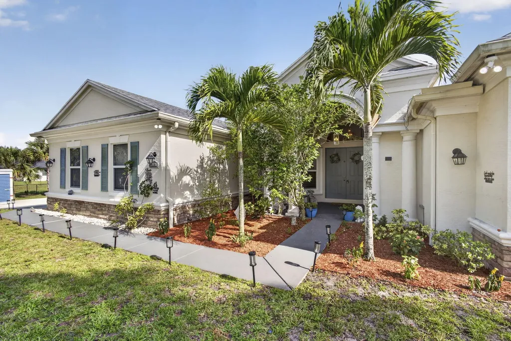 17070 N 90th Street N The Acreage FL 33470