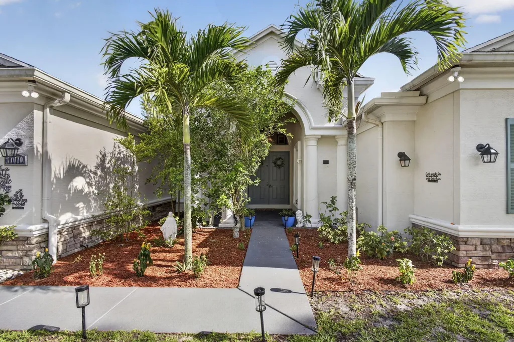 17070 N 90th Street N The Acreage FL 33470