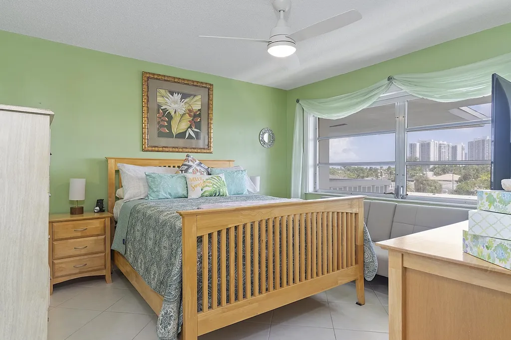 455 Paradise Isle Boulevard Hallandale Beach FL 33009