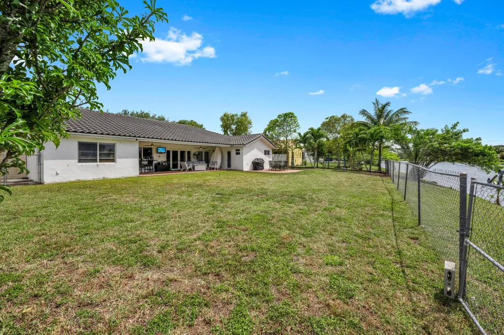 5791 Hawkes Bluff Avenue Davie FL 33331