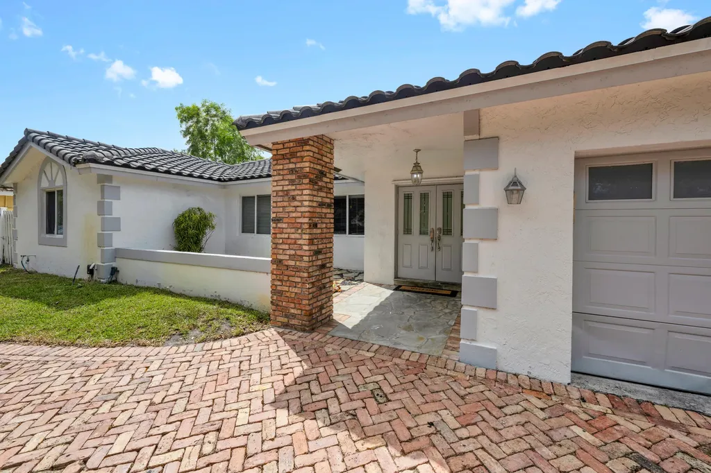 5791 Hawkes Bluff Avenue Davie FL 33331
