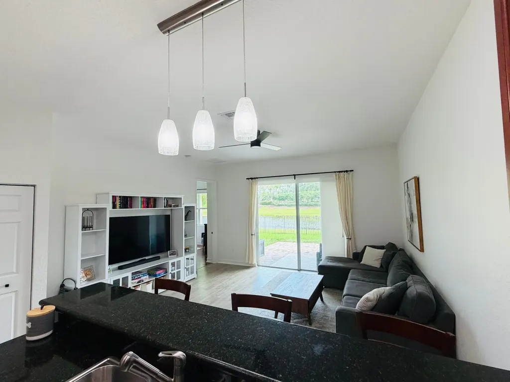 8469 Calabria Lakes Drive Boynton Beach FL 33473