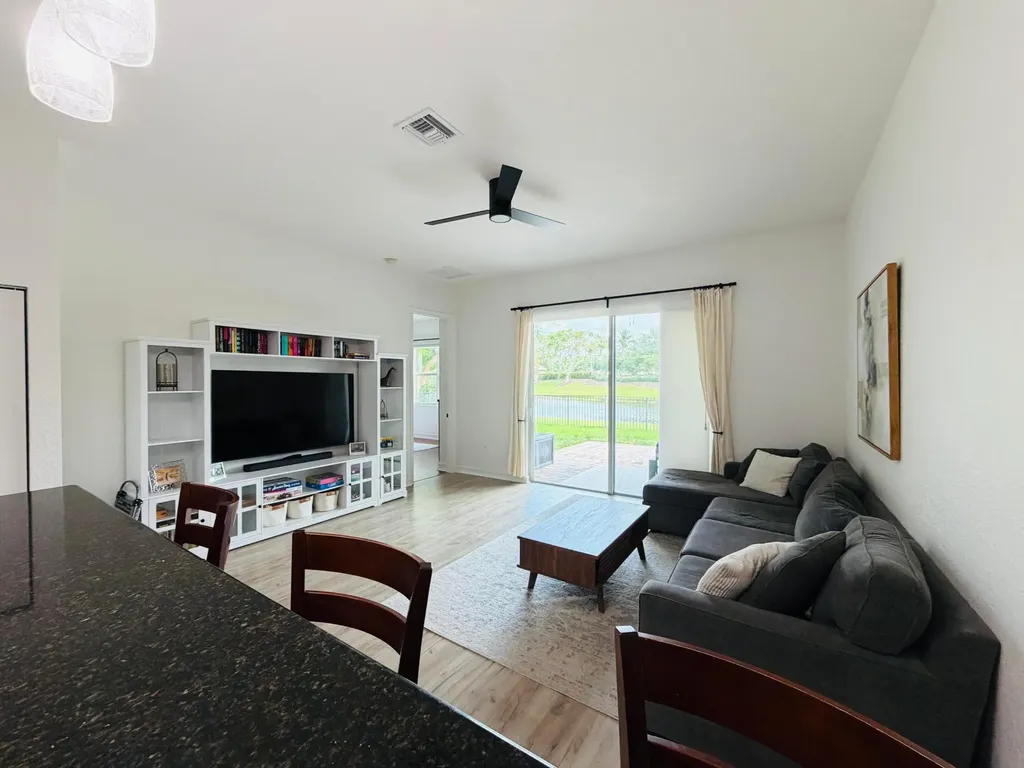 8469 Calabria Lakes Drive Boynton Beach FL 33473