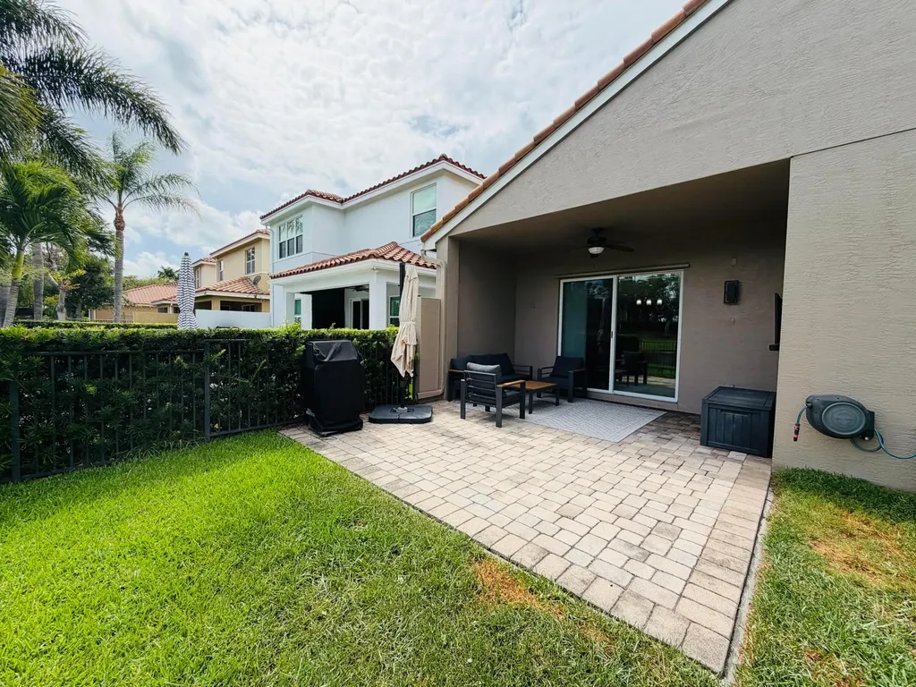 8469 Calabria Lakes Drive Boynton Beach FL 33473