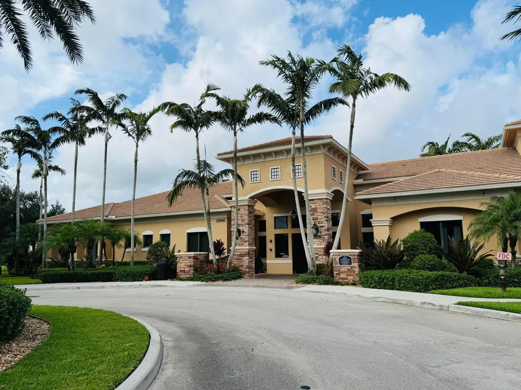 8469 Calabria Lakes Drive Boynton Beach FL 33473