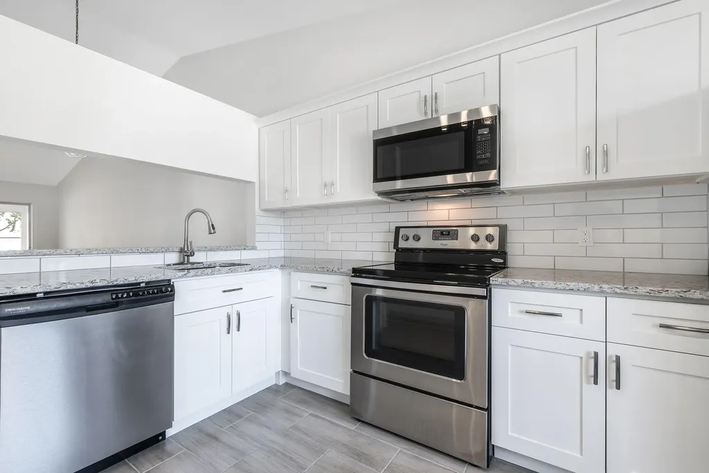 140 S Moccasin Trail Trail S Jupiter FL 33458