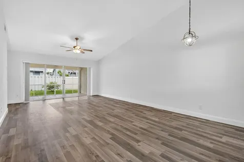 140 S Moccasin Trail Trail S Jupiter FL 33458