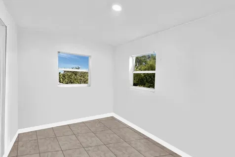 1713 NW 76th Terrace Miami FL 33147